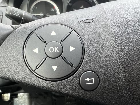 Used 2011 Mercedes-Benz C 300 Sedan image 15