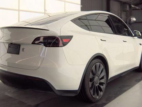 Used 2024 Tesla Model Y Performance AWD/4WD image 2