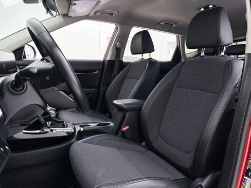 Certified 2025 Kia Seltos S FWD image 19