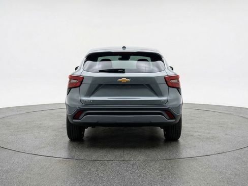 Used 2025 Chevrolet Trax LT w/ LT Convenience Package FWD image 7
