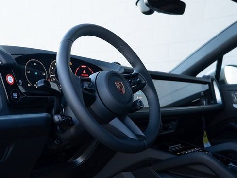 New 2026 Porsche Cayenne S image 4