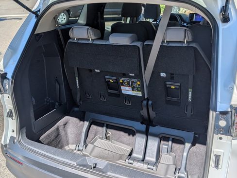 Used 2025 Toyota Sienna LE image 10