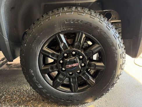 Certified 2024 GMC Sierra 2500 AT4 w/ Technology Package AWD/4WD image 10