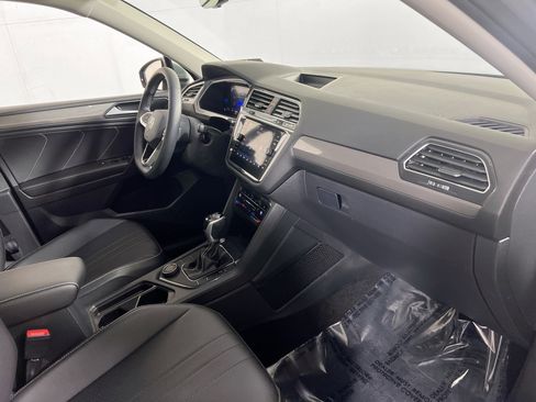 Used 2022 Volkswagen Tiguan SE image 28