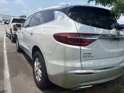 Used 2018 Buick Enclave Essence image 11