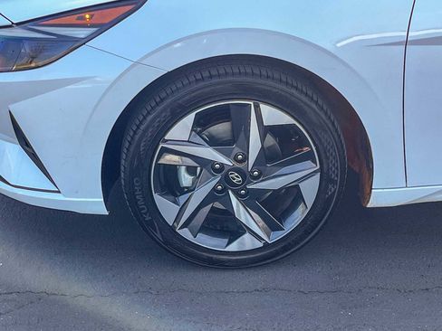 Used 2023 Hyundai Elantra SEL w/ Convenience Package image 9
