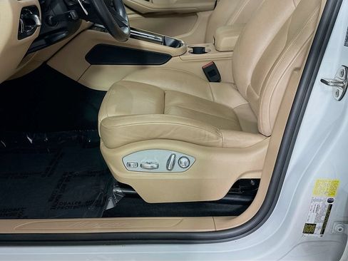 Used 2023 Porsche Macan AWD/4WD image 22