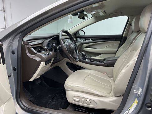 Used 2017 Buick LaCrosse Essence FWD image 3
