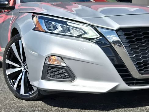 Used 2020 Nissan Altima 2.5 SR w/ Premium Package image 11