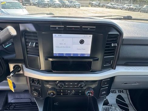 Used 2023 Ford F350 XLT AWD/4WD image 3