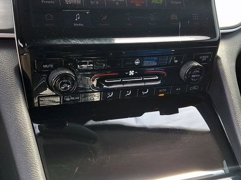 Used 2022 Jeep Grand Cherokee L Limited image 15