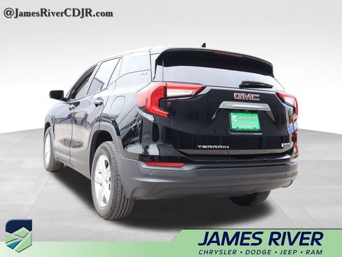 Used 2022 GMC Terrain SLE FWD image 3