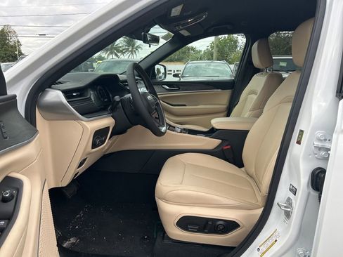 New 2026 Jeep Grand Cherokee Limited image 9