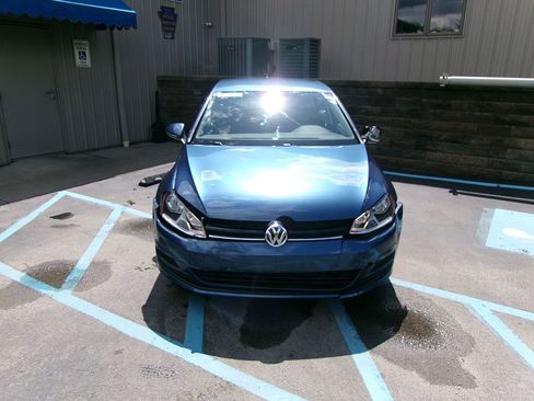Used 2017 Volkswagen Golf SE image 2