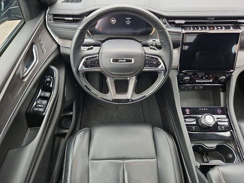 Used 2023 Jeep Grand Cherokee L Overland w/ Advanced Protech Group III image 12