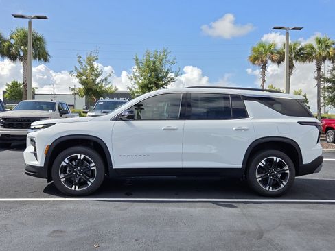 New 2027 Chevrolet Traverse LT w/ Sun and Wheel Package FWD image 3