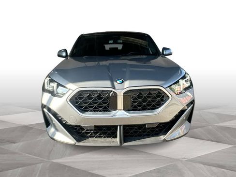 Used 2025 BMW X2 xDrive28i AWD/4WD image 3