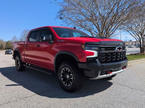 Used 2023 Chevrolet Silverado 1500 ZR2 w/ Technology Package AWD/4WD image 2