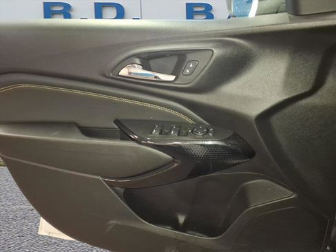 Certified 2024 Chevrolet Trax ACTIV w/ Sunroof Package image 11