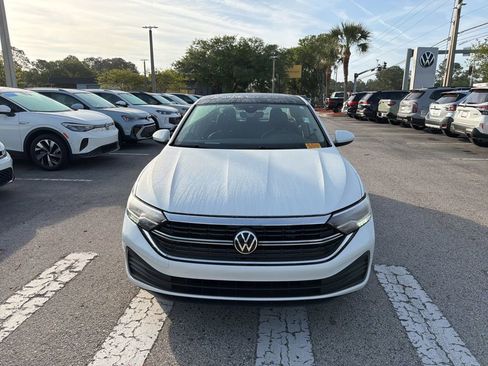 Certified 2024 Volkswagen Jetta SE w/ Panoramic Sunroof Package image 14