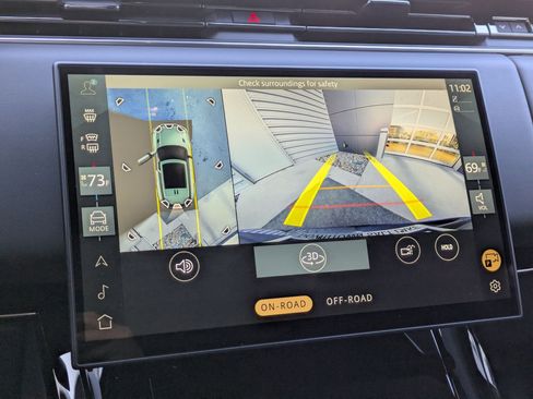 Used 2025 Land Rover Range Rover Sport image 23