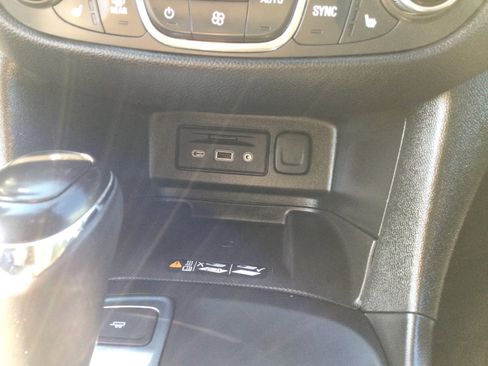 Used 2019 Chevrolet Equinox Premier FWD image 17
