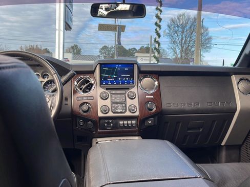 Used 2016 Ford F250 Lariat w/ Lariat Ultimate Package image 10