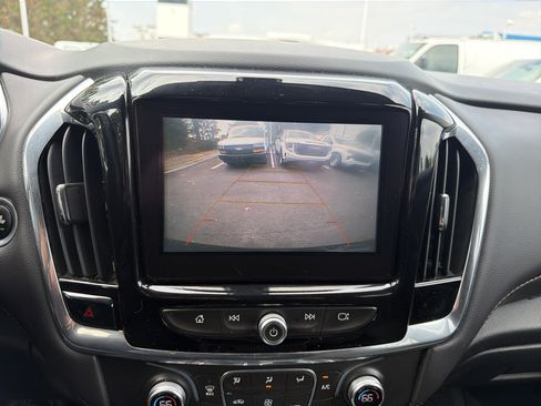 Used 2018 Chevrolet Traverse LT FWD image 23