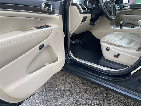 Used 2014 Jeep Grand Cherokee Limited image 14