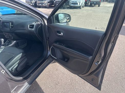 Used 2017 Jeep Compass Latitude w/ Popular Equipment Group image 19