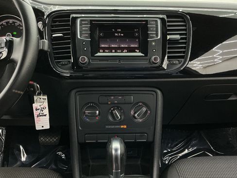 Used 2019 Volkswagen Beetle 2.0T S FWD image 25