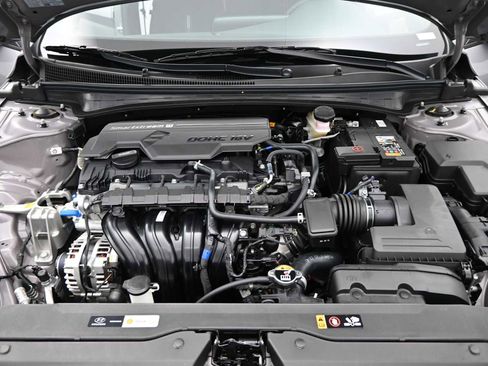 Certified 2025 Hyundai Elantra Sport image 19