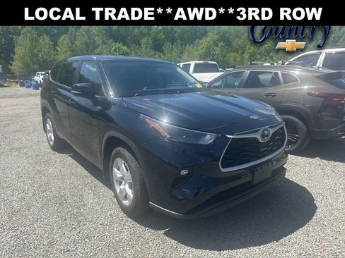 Used 2023 Toyota Highlander LE AWD/4WD image 1