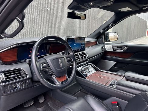 Used 2022 Lincoln Navigator L Reserve image 9