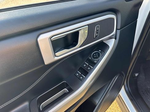 Used 2021 Ford Explorer XLT w/ Equipment Group 202A image 10