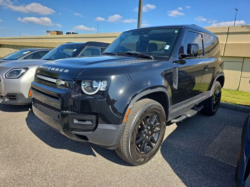 Used 2023 Land Rover Defender 90 S image 3
