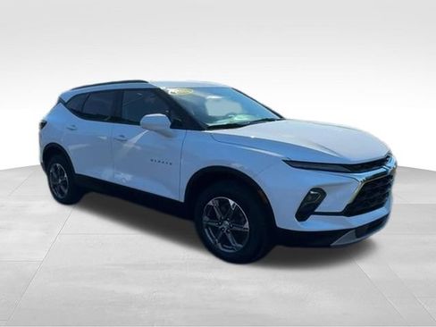 Used 2023 Chevrolet Blazer LT w/ Convenience Package FWD image 2