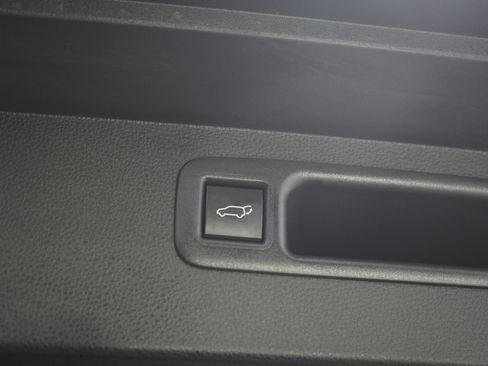 Used 2025 Toyota Highlander Limited AWD/4WD image 12