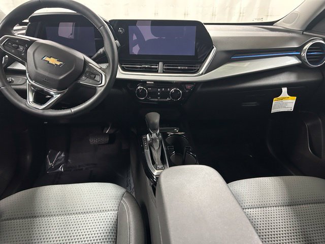 Used 2025 Chevrolet Trax LT w/ LT Convenience Package FWD image 16