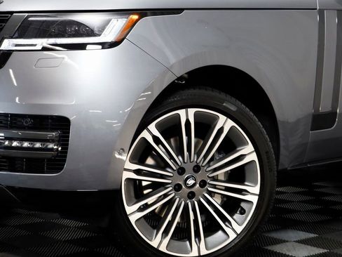 New 2025 Land Rover Range Rover Long Wheelbase SE image 4