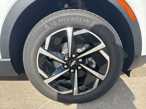 New 2026 Chevrolet Equinox EV LT image 11