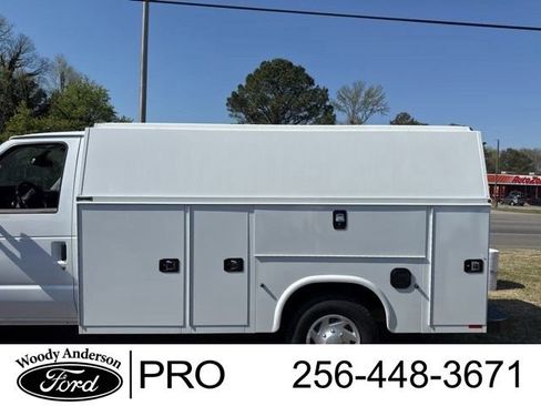 New 2026 Ford E-350 and Econoline 350 Super Duty w/ Power Equipment Group RWD image 2
