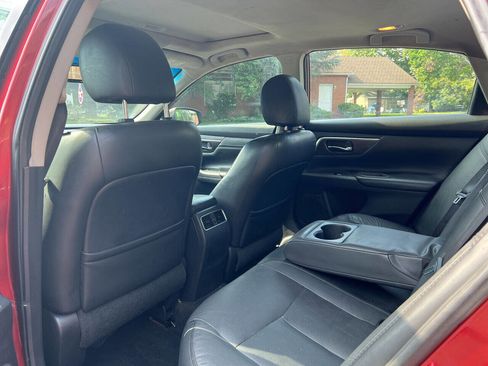 Used 2014 Nissan Altima 2.5 SL w/ Moonroof Package FWD image 6