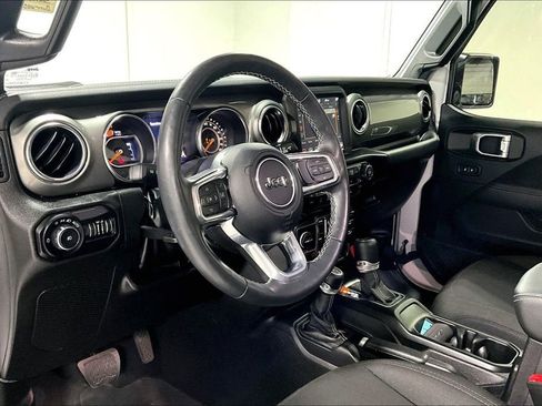 Used 2022 Jeep Wrangler Unlimited Sahara w/ Cold Weather Group image 15