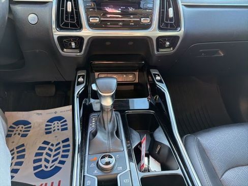 Certified 2023 Kia Sorento SX image 19