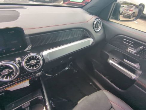 Used 2024 Mercedes-Benz EQB 300 4MATIC image 4