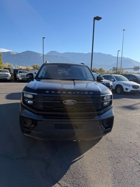 Used 2025 Ford Expedition Max Active AWD/4WD image 2