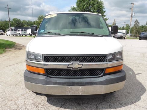Used 2007 Chevrolet Express 3500 Extended Passenger RWD image 18