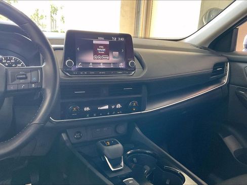 Used 2025 Nissan Rogue SV FWD image 10