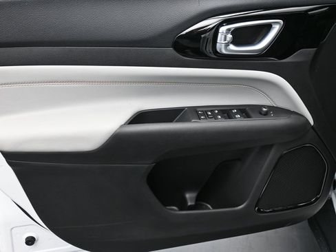 New 2026 Jeep Compass Limited image 9